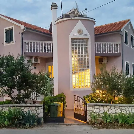 In With House Sea View 公寓