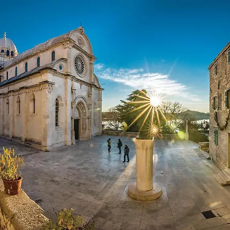 In With House Sea View 耶泽拉