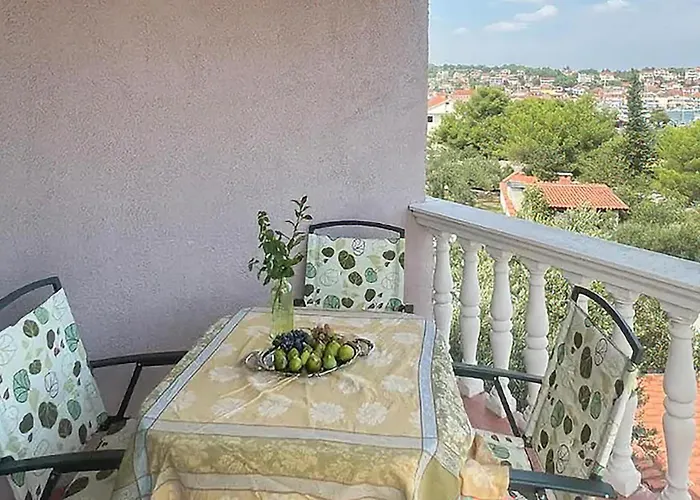 Апартаменты In With House Sea View