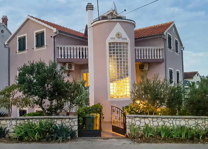 In With House Sea View Апартаменты