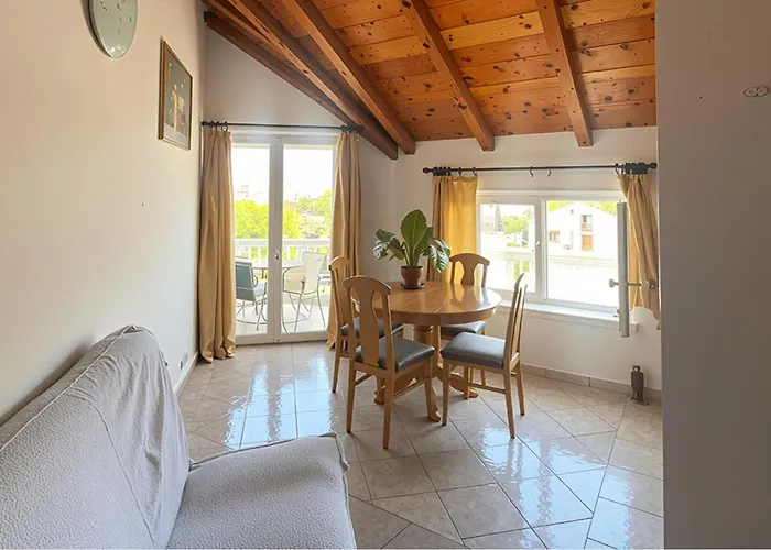 Апартаменты In With House Sea View