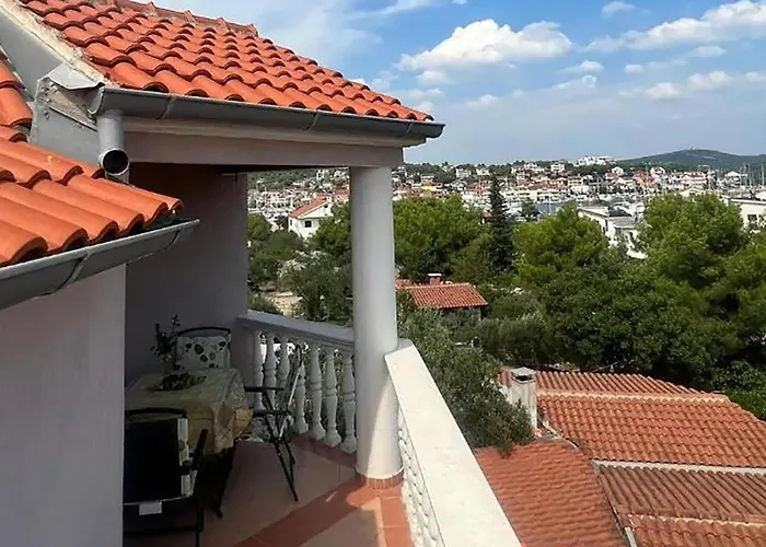 Апартаменты In With House Sea View