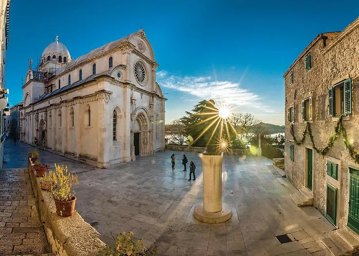 In With House Sea View Jezera